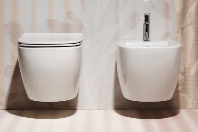 Комплект Унитаз SIMAS JUNIPER подвесной безободковый с вихревым смывом с сиденьем крышкой с микролифтом цвет белый KJU18